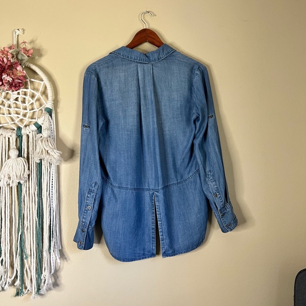 Anthropologie Cloth & Stone Chambray Split Back Shirt Blue Size XS - Picture 4 of 7